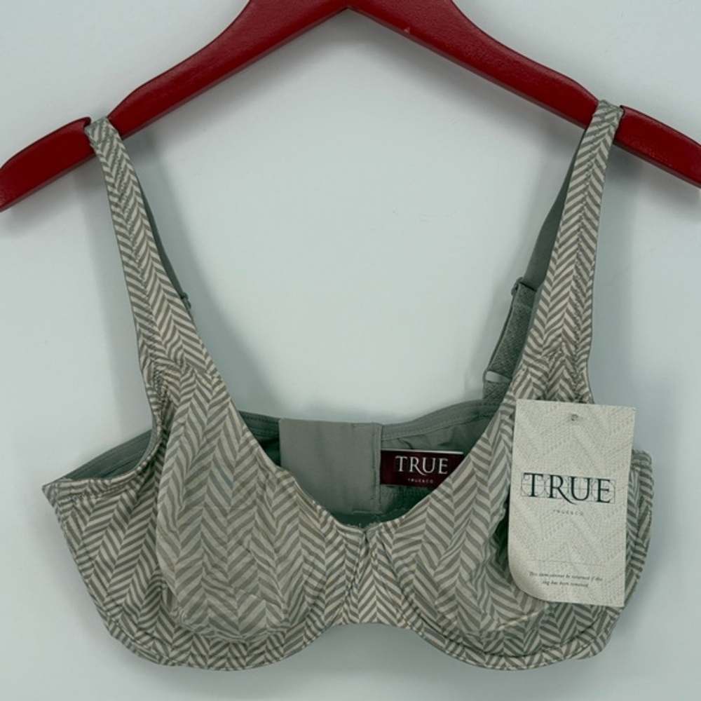 🐭 nwt True & Co. unlined triangle 74461 Chevron Bra - Cream and Gray